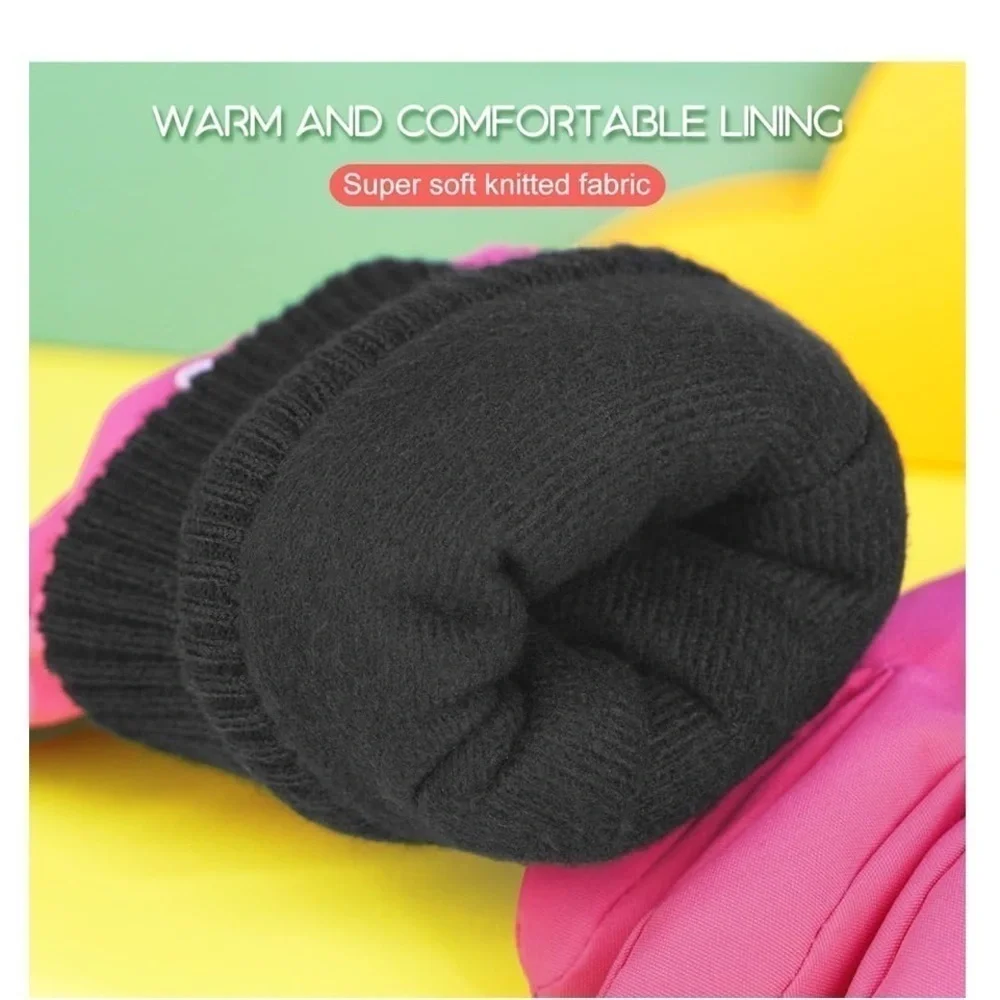 NWT waterproof gloves size 7-9 years old  CUTE